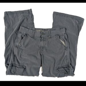 American Eagle Womens 2 Short Mid-Rise Baggy Wide Leg Cargo Pants Slate Gray